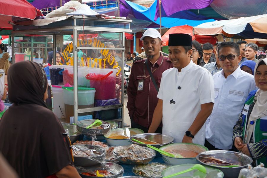 Wagub Sumbar Inspeksi Takjil Ramadan di Pasar Banda Buek