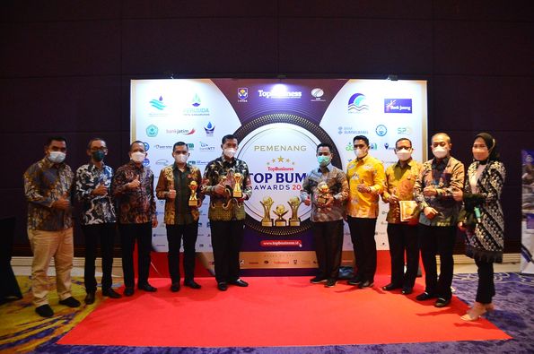 Wali Kota Pekanbaru Raih TOP Pembina BUMD Award 2021