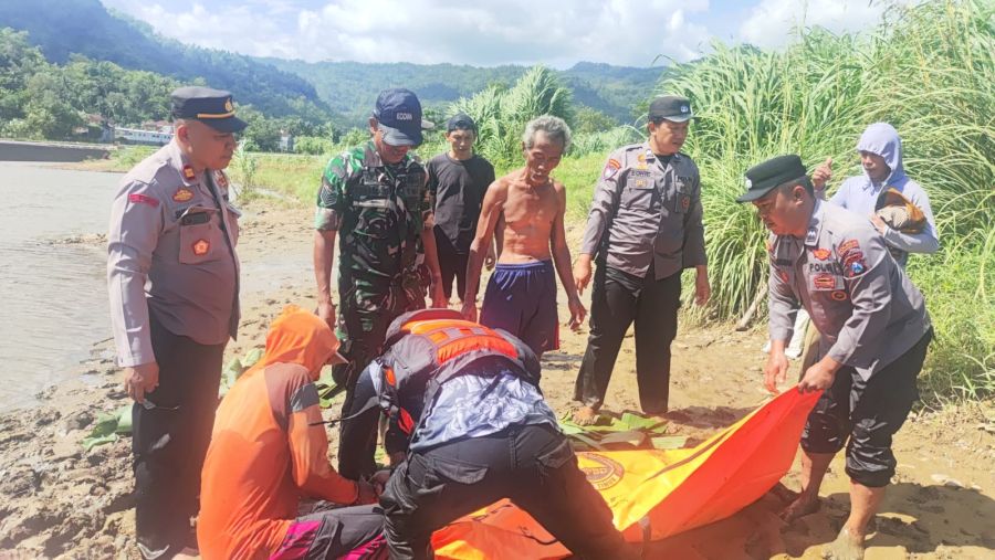 Warga Panggul Meninggal Tenggelam Saat Menjala Ikan di Kedung Munengan