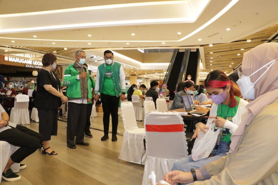 Wawako Pekanbaru Tinjau Vaksinasi yang Digelar Grab Vaksin Center di Mall Living World