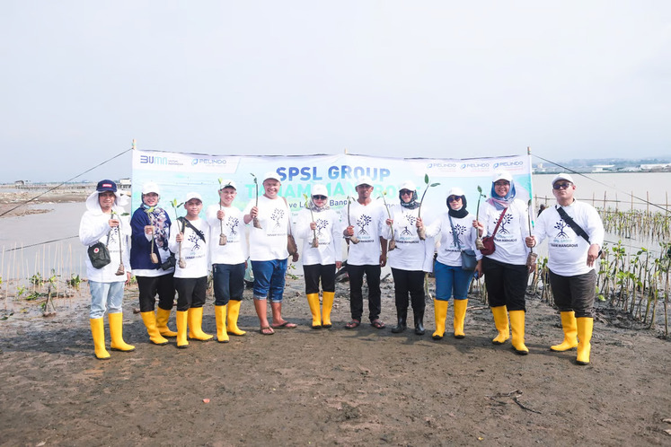 Wujudkan Dekarbonisasi, Pelindo Solusi Logistik Tanam Mangrove dan Penghijauan