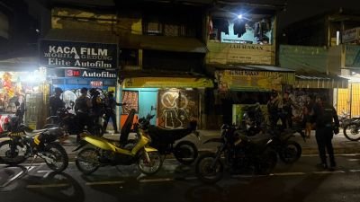 Brimob Patroli Jaktim, Lima Pemuda Diduga Bawa Tembakau Sinte Diamankan