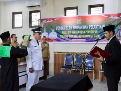 Bupati Kampar Lantik Penjabat Kepala Desa Persiapan Tanjung Jaya
