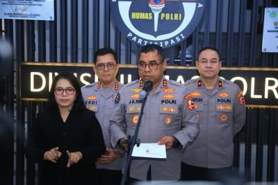 Polri Beri Pin Emas dan KPLB kepada Personel yang Tangani Situasi di Aceh