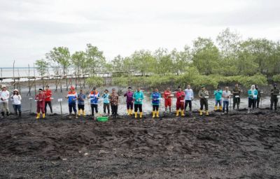 Rayakan Hari Mangrove Sedunia, Pemko Dumai Tanam 2000 Pohon untuk Pesisir yang Lebih Tangguh