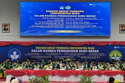 Tujuh Guru Besar Baru Dikukuhkan Universitas Riau